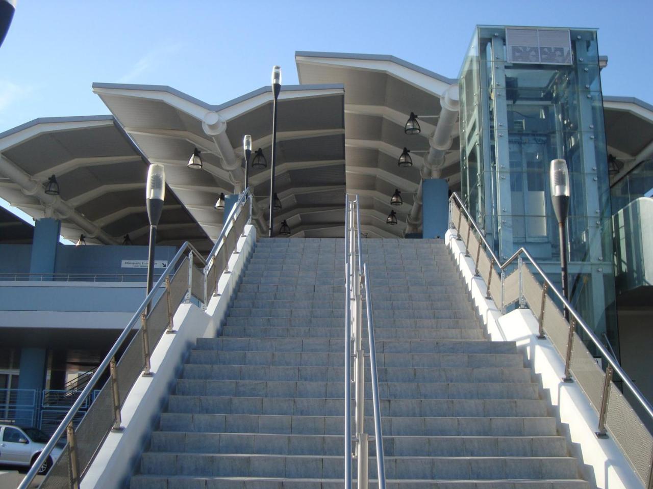 Piraeus Bright Apt Bagian luar foto